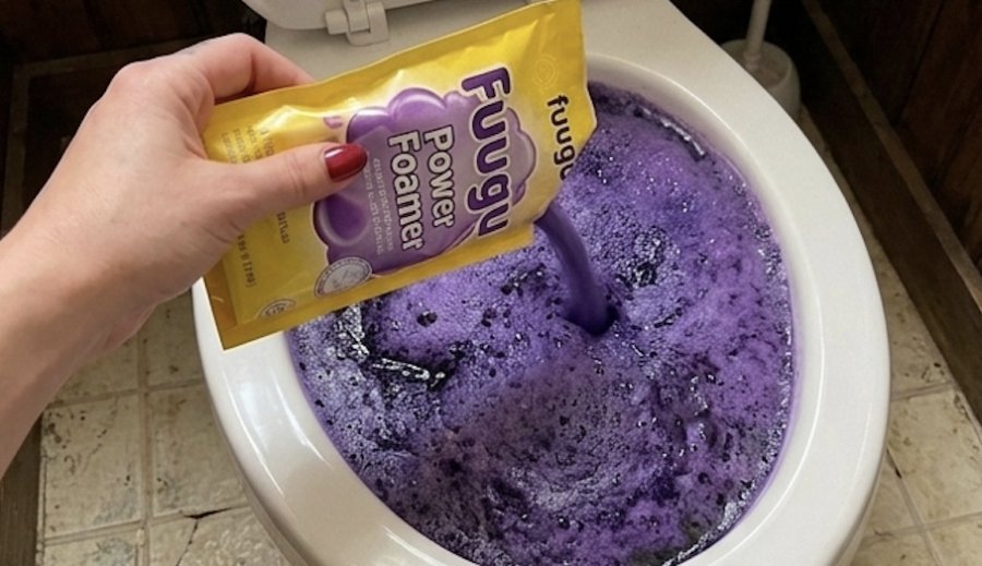 Pour one pre-dosed Fuugu sachet into cold toilet water